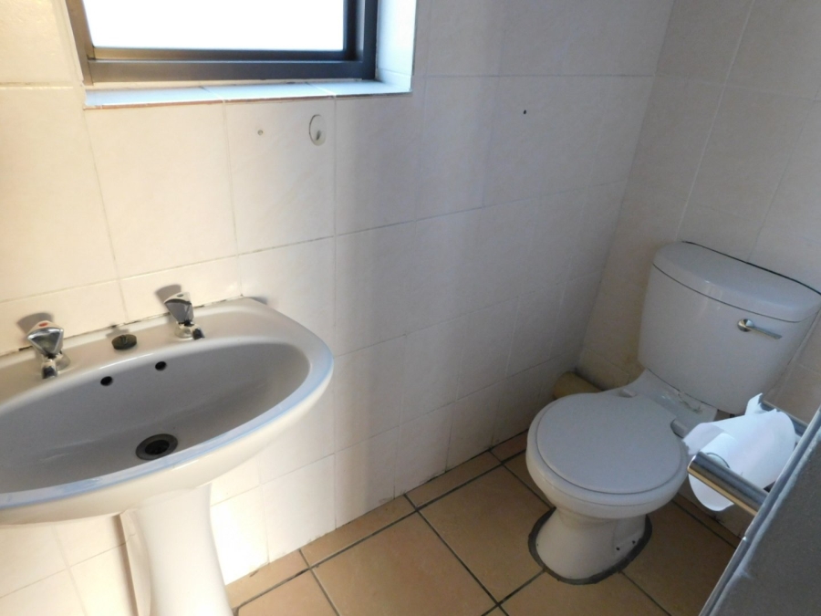 6 Bedroom Property for Sale in Dobson Western Cape